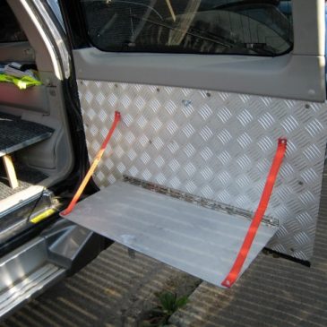 Fabrication d&rsquo;une tablette pour le coffre